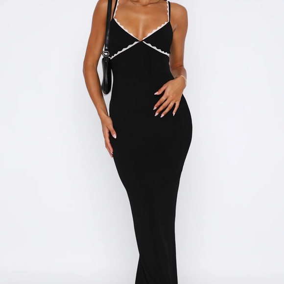 Elegant Black Maxi Dress - Picture 2 of 3